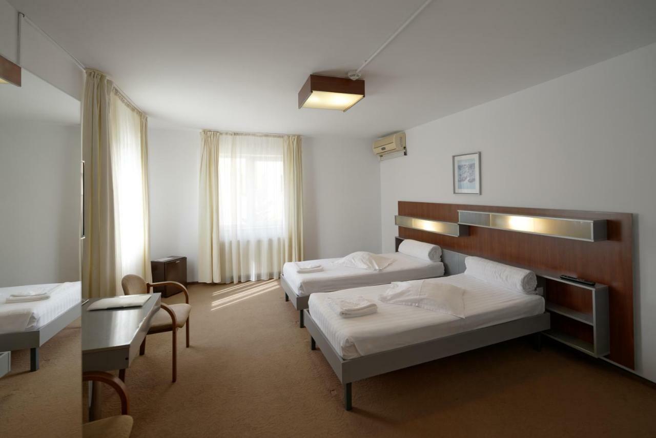Hotel Vila Rosa Kluž Exteriér fotografie