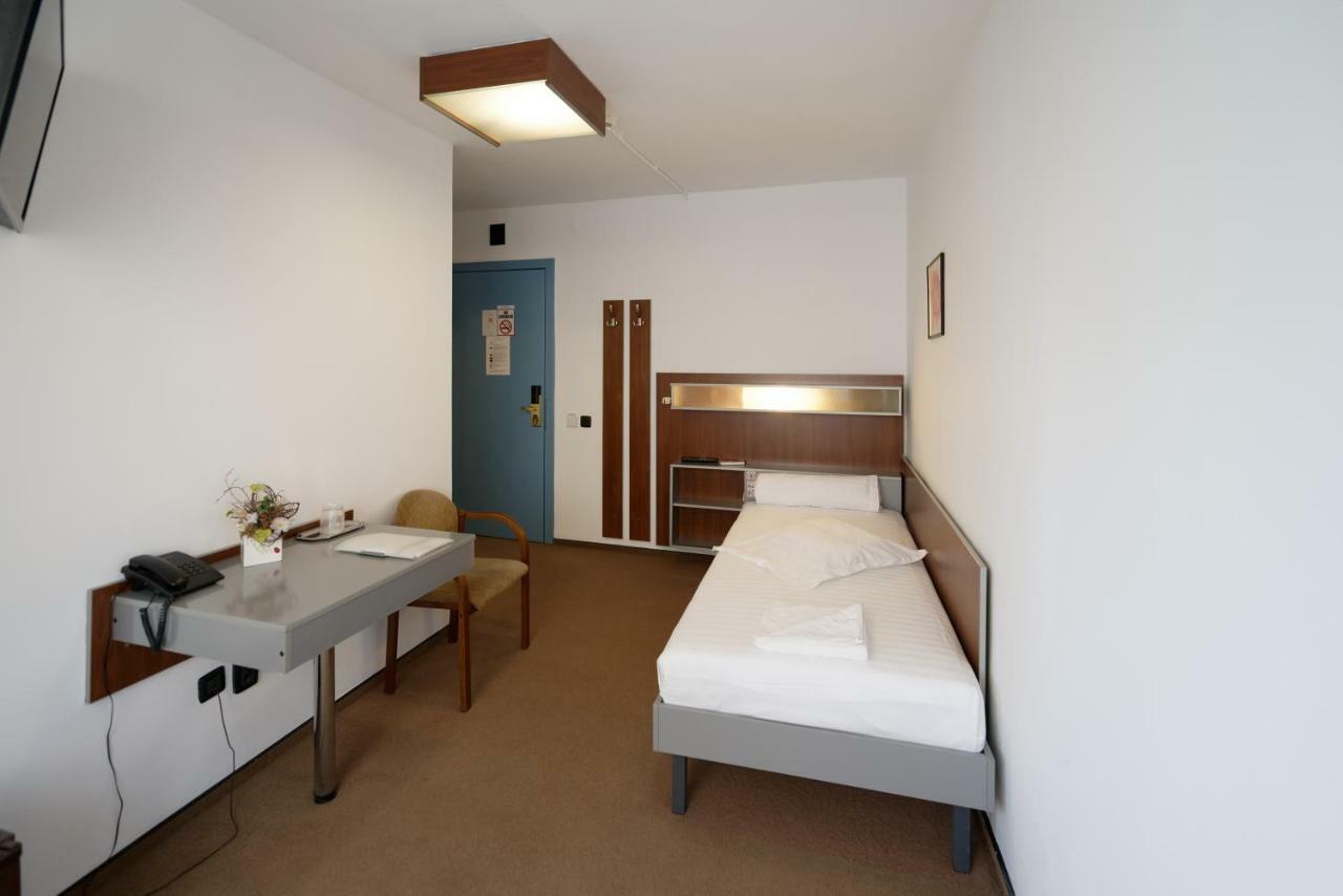 Hotel Vila Rosa Kluž Exteriér fotografie