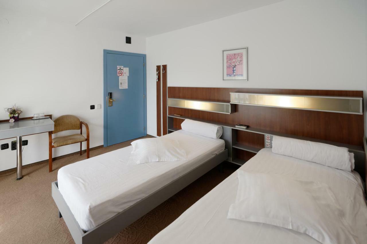 Hotel Vila Rosa Kluž Exteriér fotografie