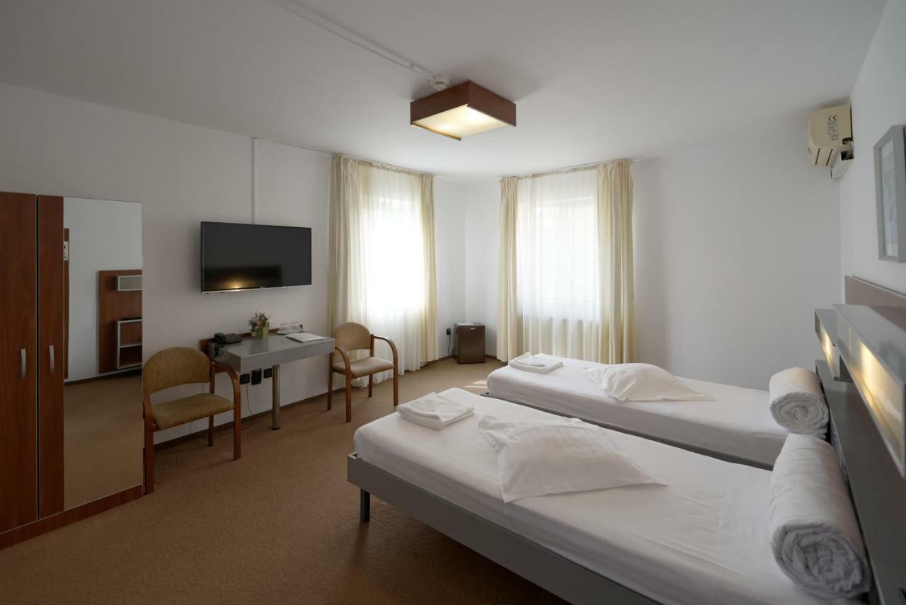 Hotel Vila Rosa Kluž Exteriér fotografie