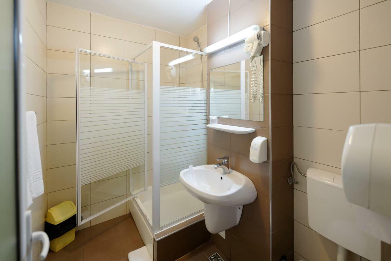 Hotel Vila Rosa Kluž Exteriér fotografie