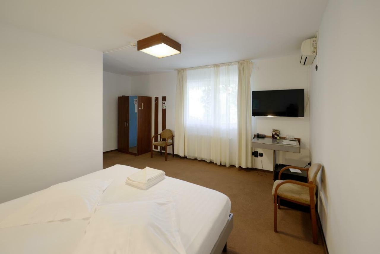 Hotel Vila Rosa Kluž Exteriér fotografie